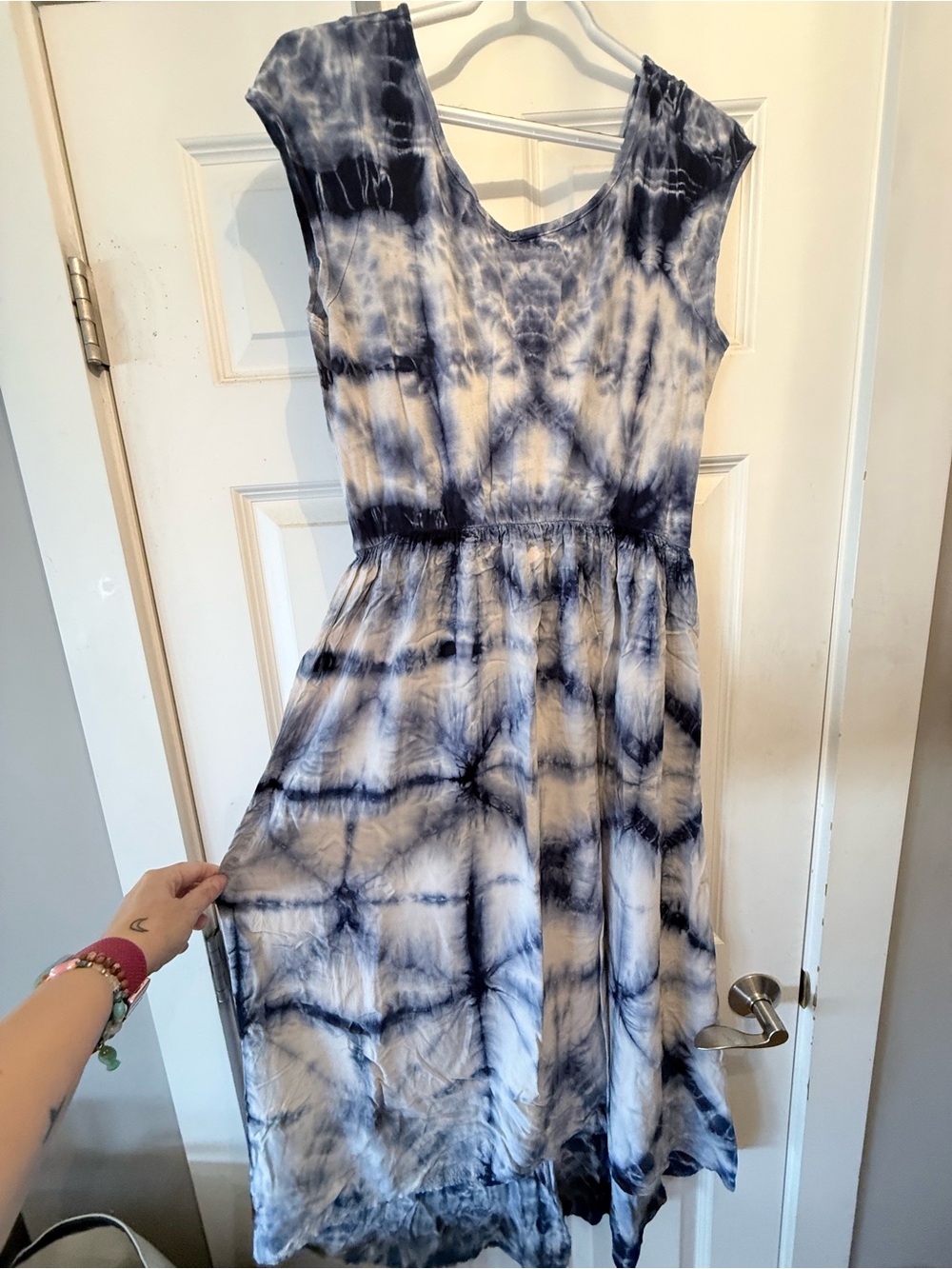 Tie-Dye cap sleeve Midi high low hem Dress in Navy and White